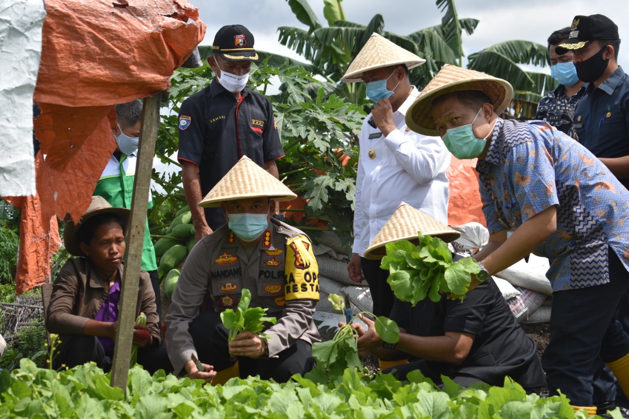 Gerakan Bakti Sosial Polri Peduli Covid 19 Polresta Pekanbaru