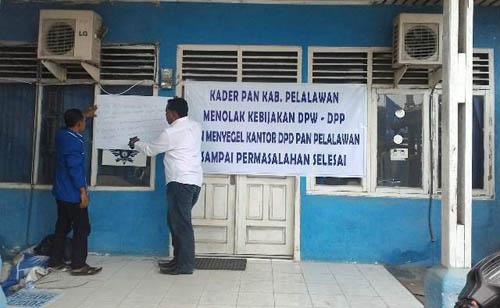 Kantor DPD PAN Pelalawan Disegel Kadernya