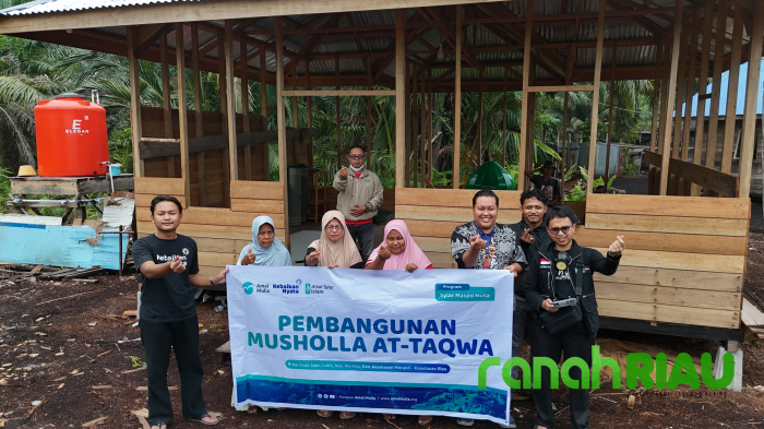Bantu 35 Mualaf Suku Akit, Yayasan Harapan Amal Mulia Salurkan Bantuan Masjid di Meranti