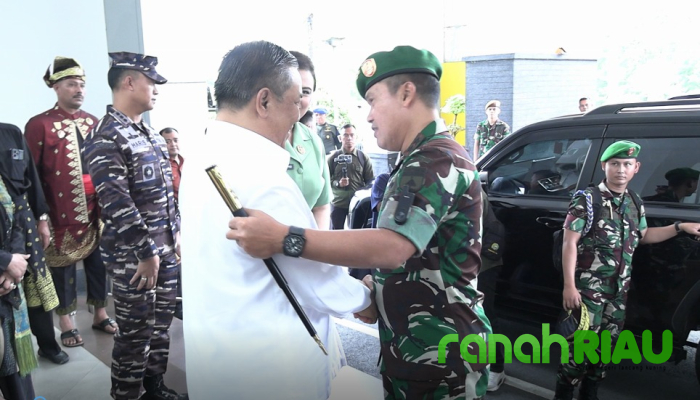 Wakil Gubenur Riau, SF Hariyanto sambut Langsung Kedatangan Pangdam XIX Tuanku Tambusai