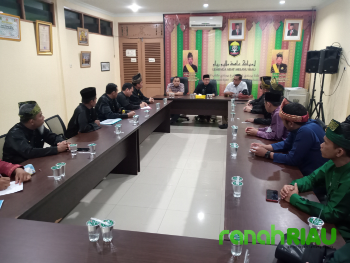 Tegas datangi Gedung LAM Kota Pekanbaru, Datuk Seri Rizaldi: besok kita akan adu berkas