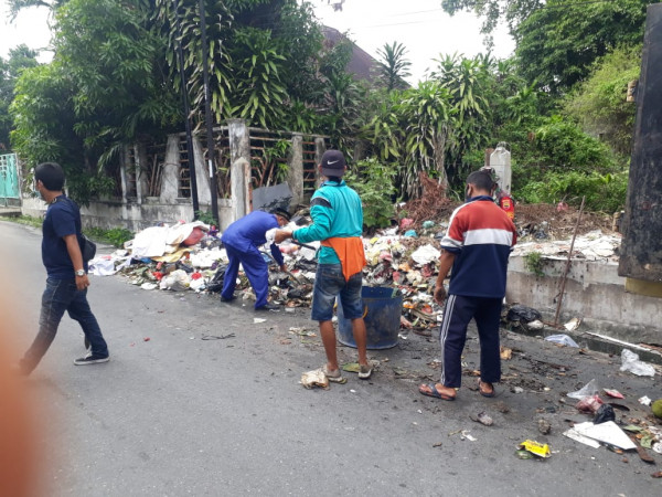 Ruko Dijadikan Tempat buang Sampah, Camat Senapelan Instruksikan Lurah panggil Pemilik
