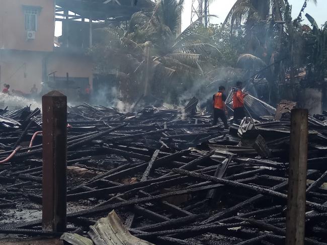 Api.... Api....., Belasan unit Asrama Polres Inhil ludes dilahap si Jago Merah