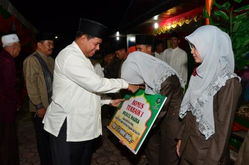 Pemkab Bengkalis Berikan Bonus 17 Qori dan Qoriah Terbaik Senilai Rp164 Juta
