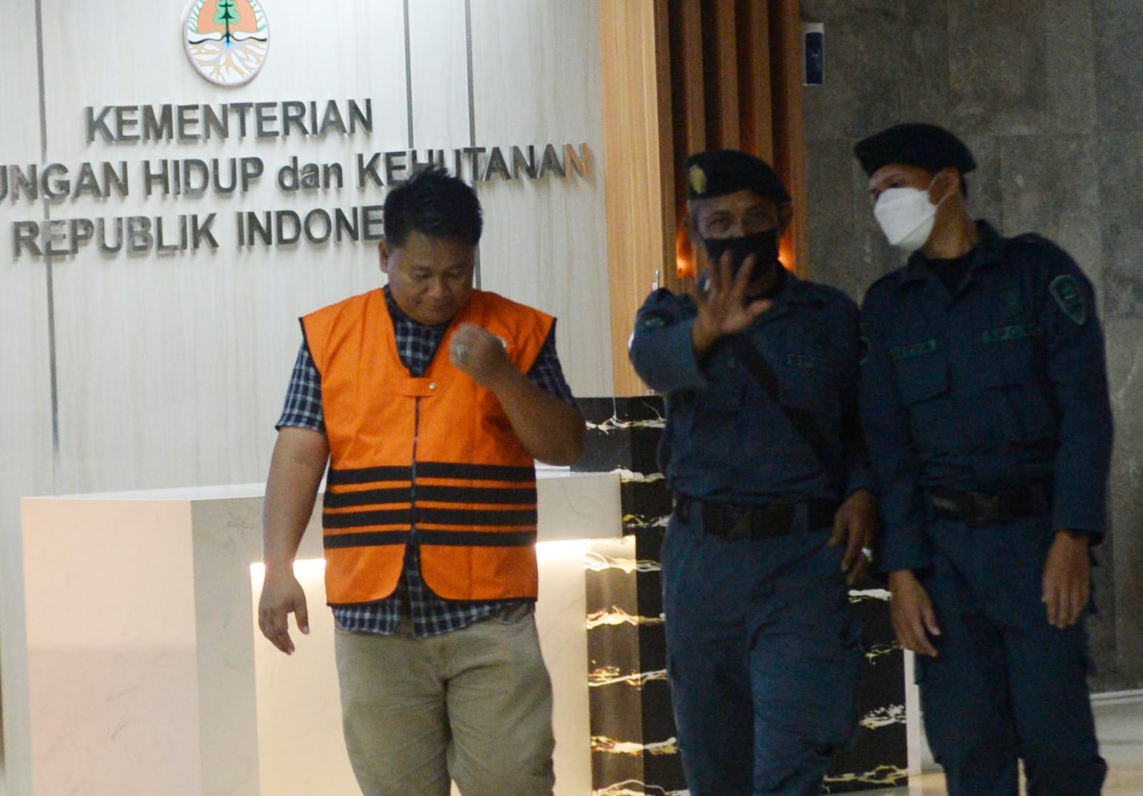 Ditahan Gakkum KLHK RI, GM PT SIPP Pakai Rompi Oranye
