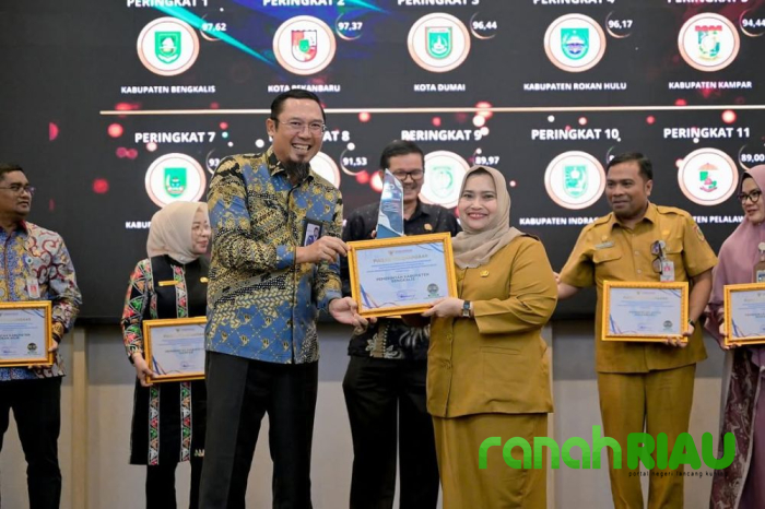 Pemkab Bengkalis raih Penghargaan dari Ombudsman, Nomor Satu dalam Pelayanan Publik di Riau
