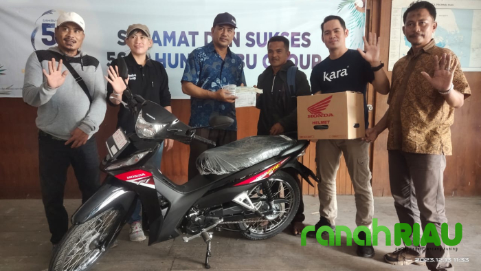 Sambu Group Undang Petani Kelapa di Inhil dan Beri Hadiah Motor