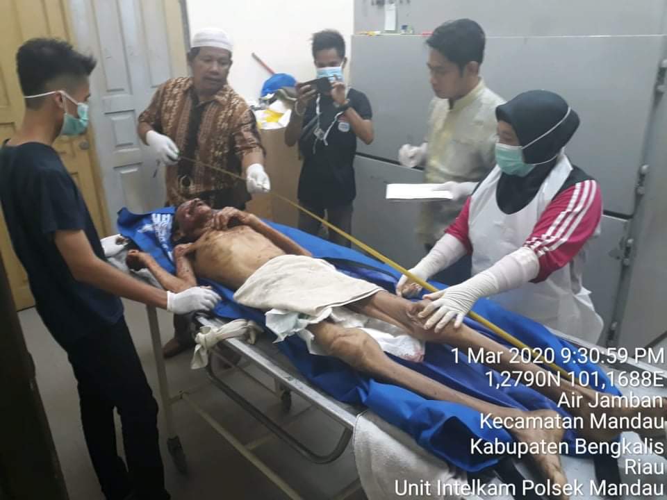 Sadis.... Anak bunuh bapaknya pake Batu gilingan