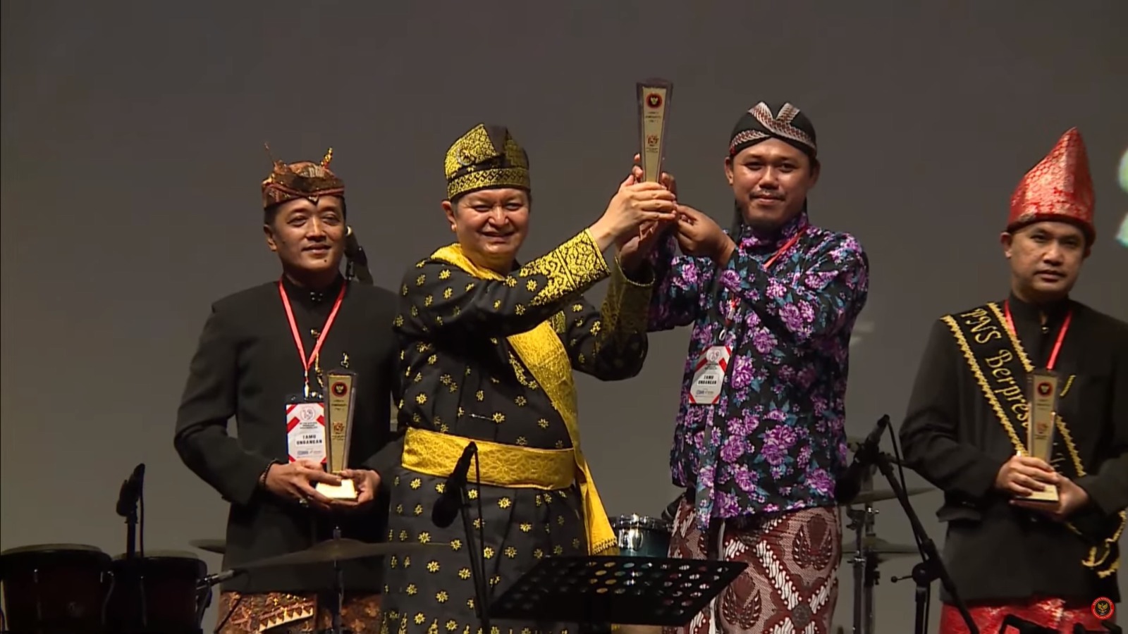 Dirjenpas dan Dua Orang Petugas Wali Pemasyarakatan Terima Penghargaan BNPT Awards 2023