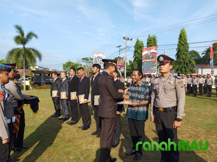 7 Personel dan 1 Warga Masyarakat Diberi Penghargaan
