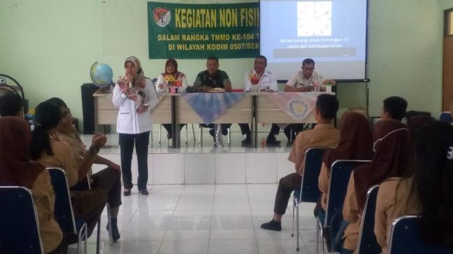 , Penyuluhan Bahaya Rokok &  Perlindungan Korban Bencana Alam  Dari Satgas TMMD  Ke - 104