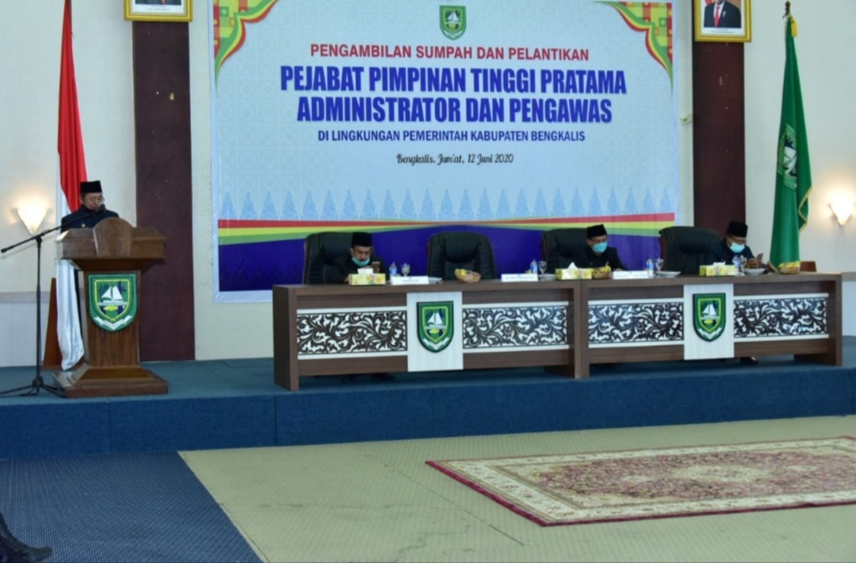 Plh Bupati Bengkalis Resmi Lantik Pejabat Disdukcapil Berdasarkan Surat Mendagri
