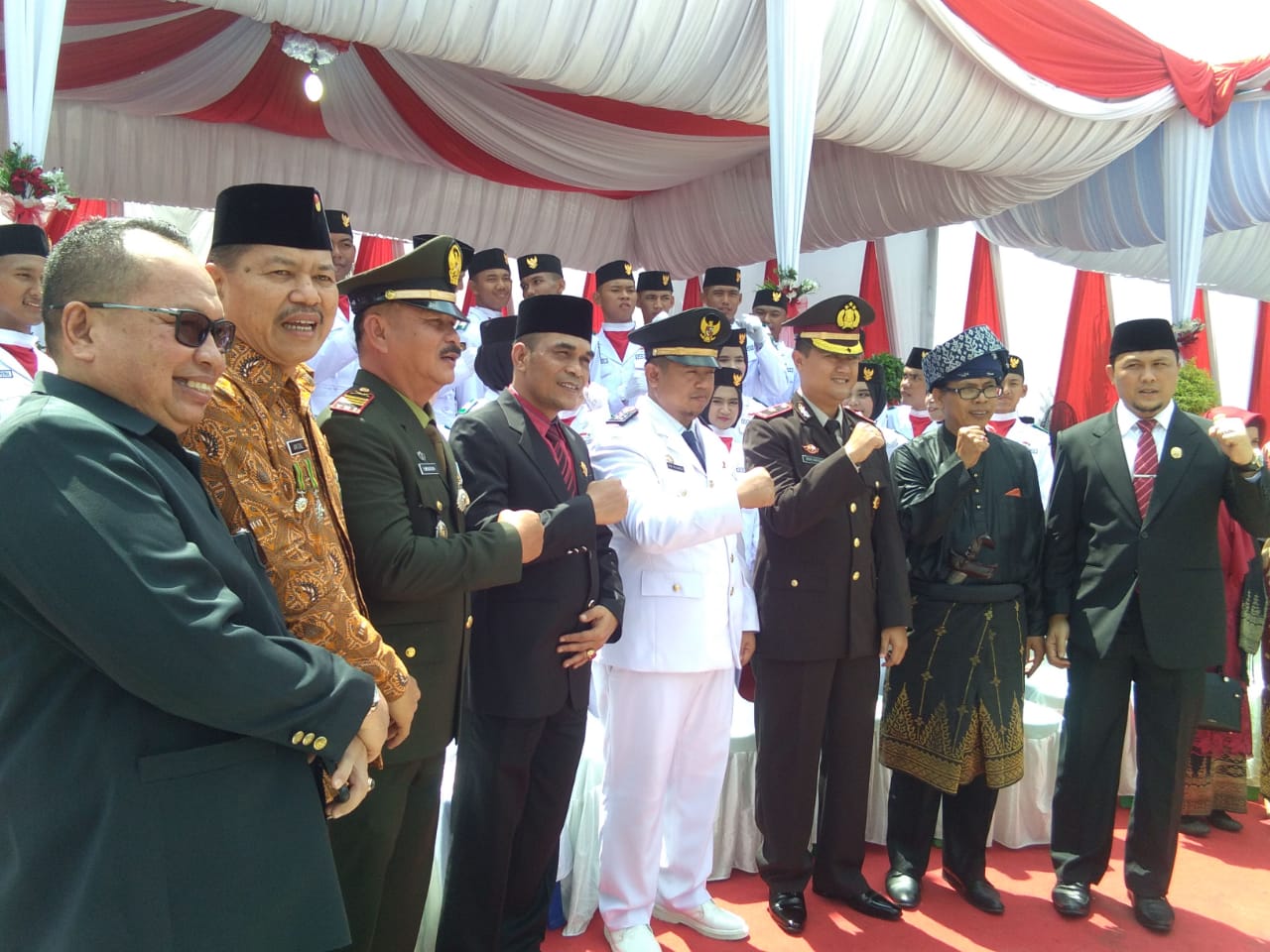 Camat Riki Rihardi Inspektur Upacara, Kaderismanto Baca Tek Proklamasi HUT-RI Ke-74