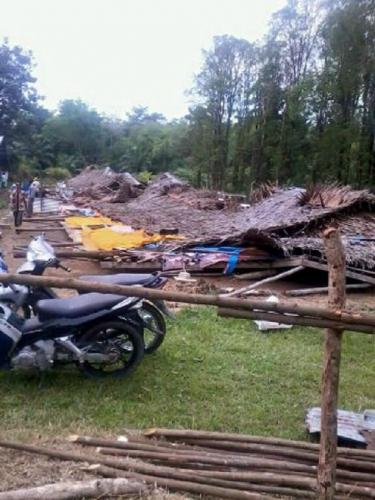 Hujan Es Disertai Angin Puting Beliung di Rohu Rusak 75 Rumah