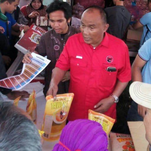 Effendi Sianipar Berikan Bantuan Alat Tani & Ternak di Riau