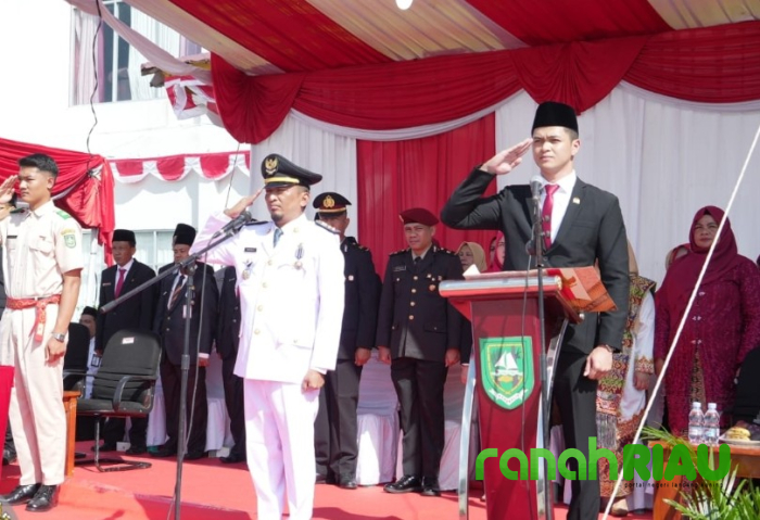 Wakil Ketua II DPRD Bengkalis Bacakan Teks Proklamasi Upacara HUT RI ke 80