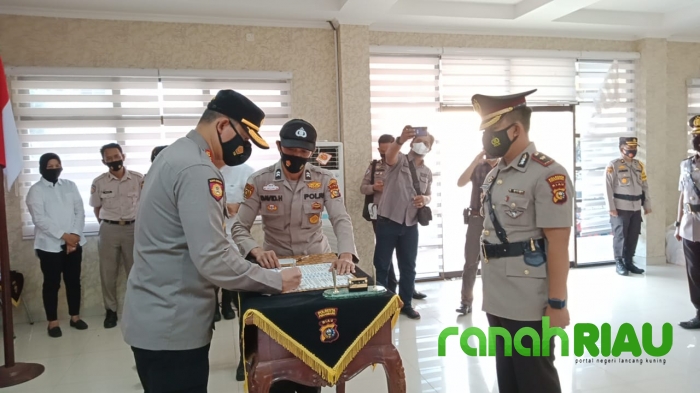 Kapolresta Pekanbaru Pimpin Sertijab Kasat Lantas dan Kapolsek Rumbai