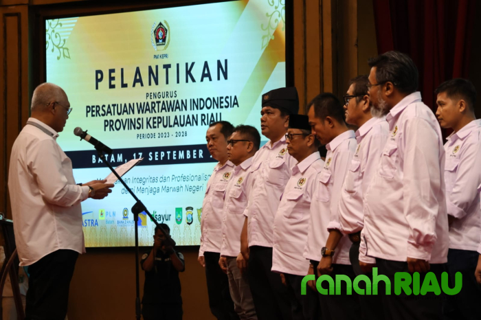 Pelantikan Ulang PWI Kepri, Akhmad Munir Bicara DNA Pejuang hingga Ancaman Disrupsi AI