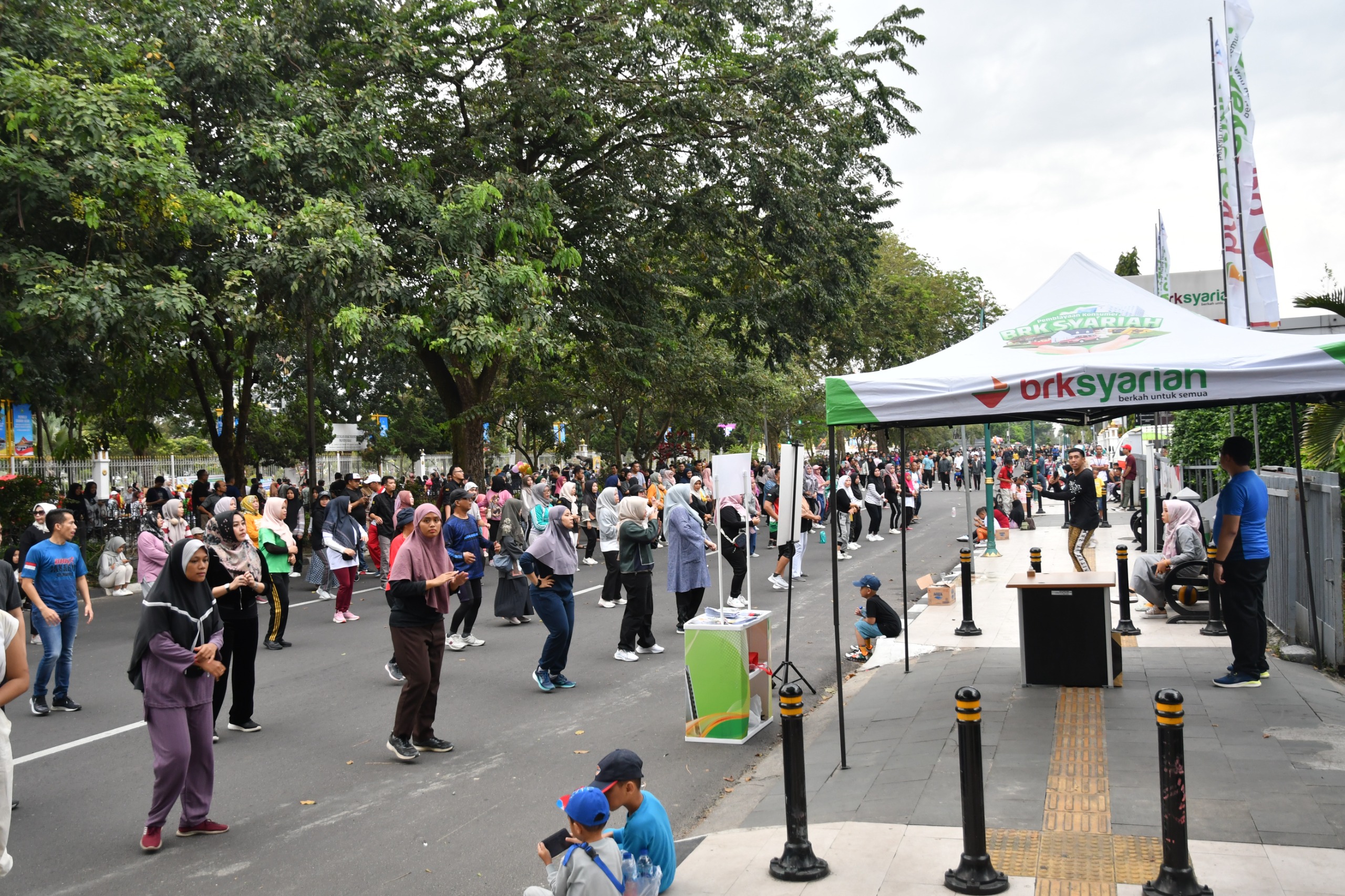 Aksi BRK Syariah ramaikan Area CFD dengan Senam Massal bersama Masyarakat