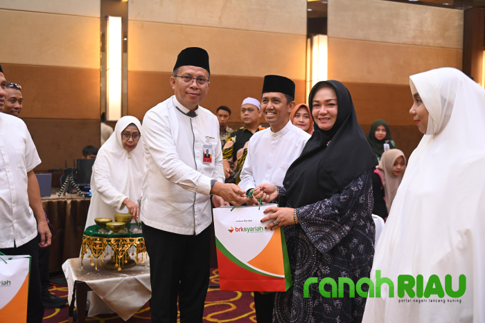 Haru dan Penuh Makna, BRK Syariah Lepas 12 Pegawai menuju Tanah Suci