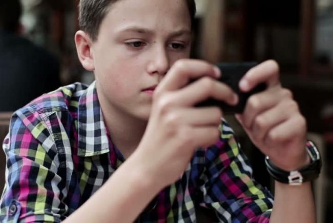 Pro-Kontra Dampak Ponsel terhadap Keterampilan Tangan