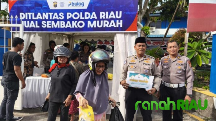 Hanya hitungan beberapa Jam, Bazar Sembako murah Ditlantas Polda Riau ludes diserbu Warga