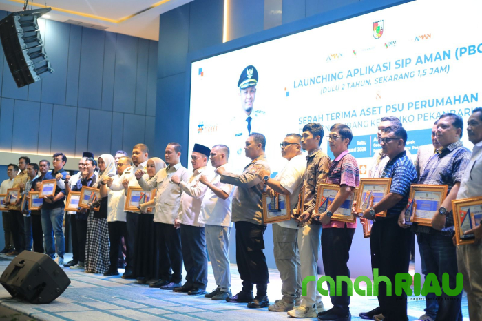 Pemko Pekanbaru Beri Penghargaan kepada Pengembang Perumahan Tertib Serahkan PSU