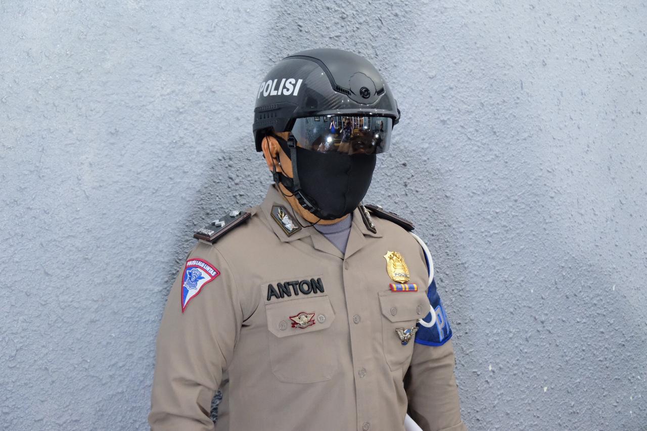 Polda Riau gunakan Smart Helmed Thermal Robocop Canggih untuk tangani Covid 19