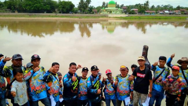 Mancing Mania Berlangsung, Tanpa Segan, Bupati Kuansing Ikut Mancing Juga Loch... 