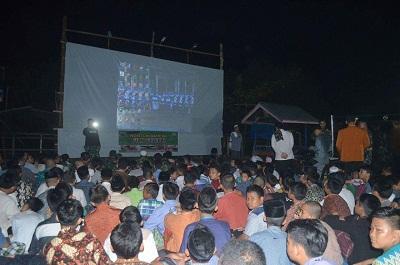 TNI Bersama Masyarakat Nobar Film G30s PKI di Pesantren Syafaturrasul
