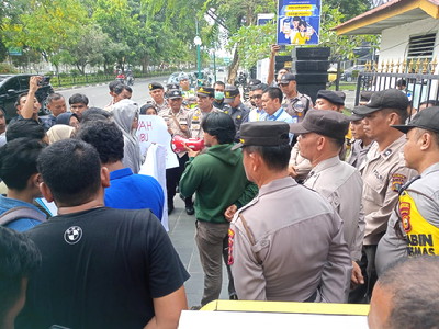 Siap-siap, Aksi Demonstran minta KPK untuk Periksa harta Kakanwil Dirjen pajak dan Bea cukai Riau