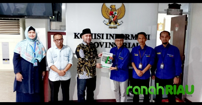 Kunjungi KI Riau, BPS Provinsi Riau serahkan laporan pelayanan Informasi dan sampaikan Rencana MoU