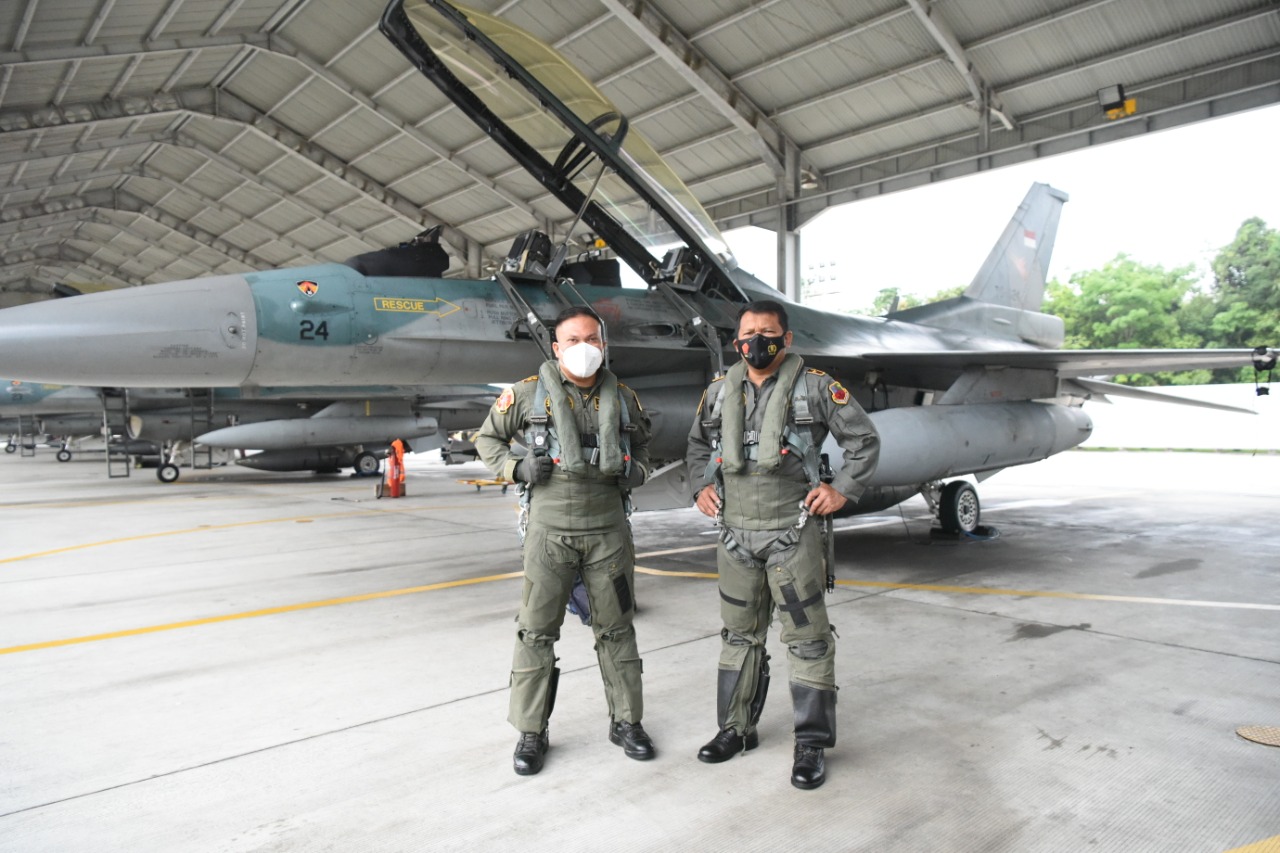 Skadron Tempur Lanud RSN Gelar Terbang Malam