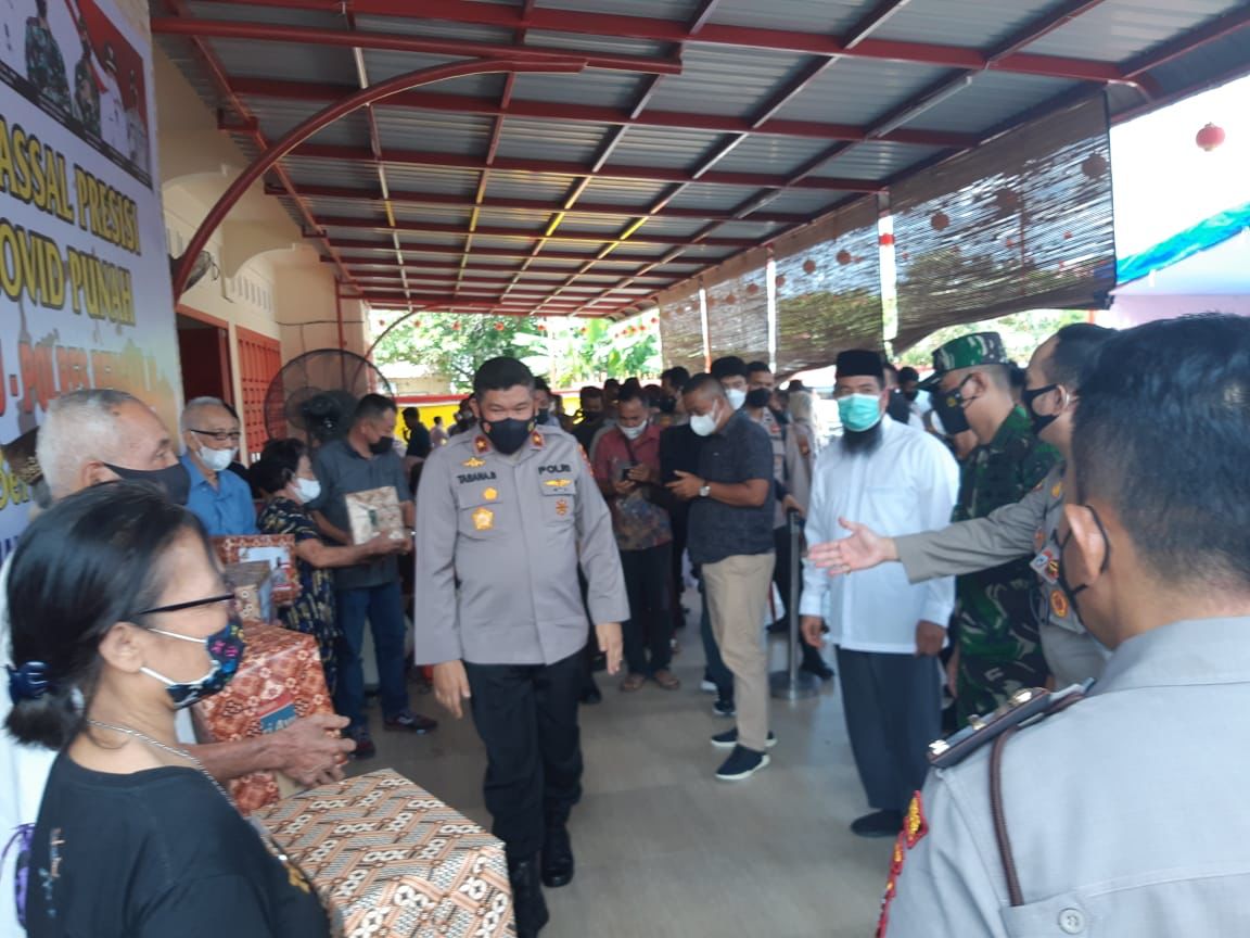 Wakapolda Riau Tinjau Kegiatan Vaksinasi Massal di Mandau