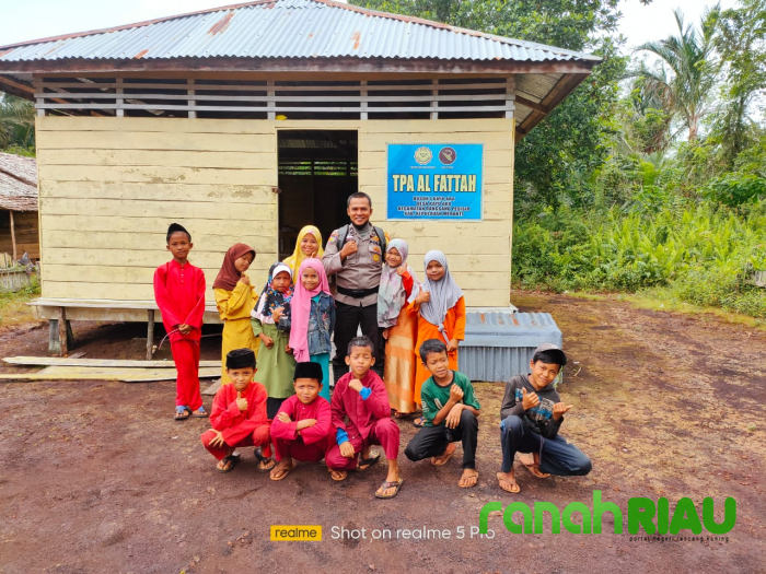 Sempatkan mengajar Ngaji, Bhabinkamtibmas Rangsang dapat pujian