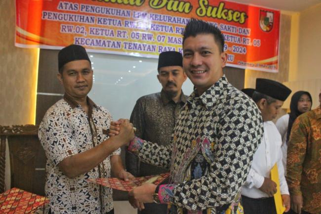  Camat Tenayan Raya ,Kukuh kan LPM dan Jajarannya.