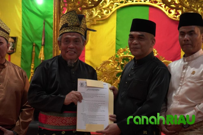 Maklumat Akbar DIR diguyur Hujan, Ditutup Penyerahan dukungan Resmi DPRD dan Gubernur Riau