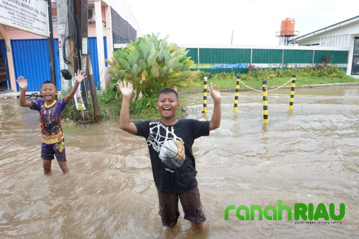  Atasi Potensi Banjir, Supertim Pasukan Kuning Dikerahkan PUPR Pekanbaru