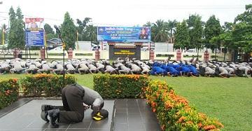 Pimpin Sujud Syukur Saat Lepas Kepulangan BKO Polda Riau