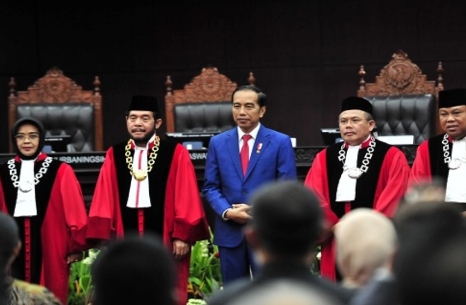 Udahan atau lanjut, MK minta Jokowi tegaskan status Pandemi COVID19 di Indonesia