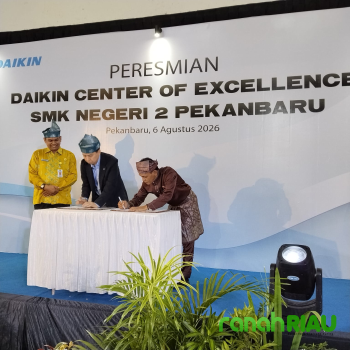 SMKN 2 Pekanbaru Ukir Sejarah, Jadi SMK Pertama di Sumatera Bermitra dengan Daikin Indonesia