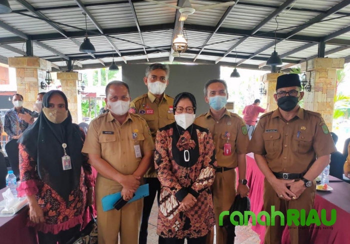 Dinsos Inhil Dorong Distribusi KKS dan Buku Tabungan KPM BPNT dan PKH