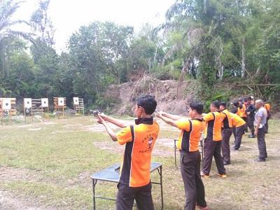 Tingkatkan Kemampuan Personel, Polres Kampar Latihan Menembak