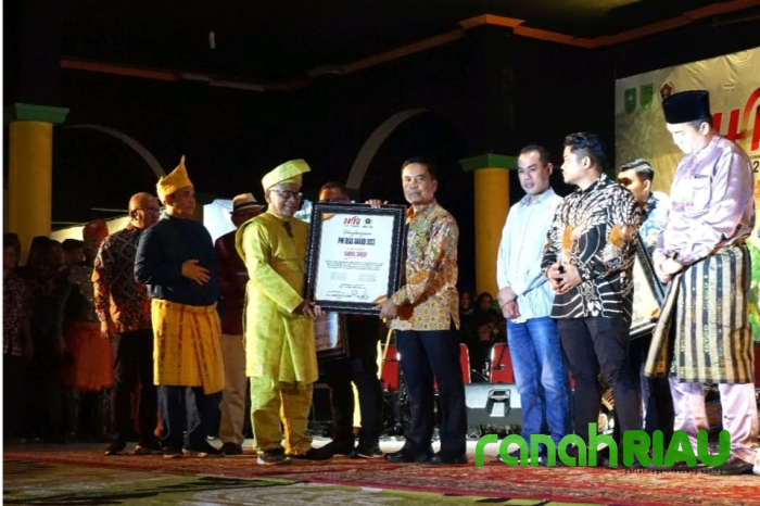 Puncak HPN, Sambu Group Terima PWI Riau Award 2023