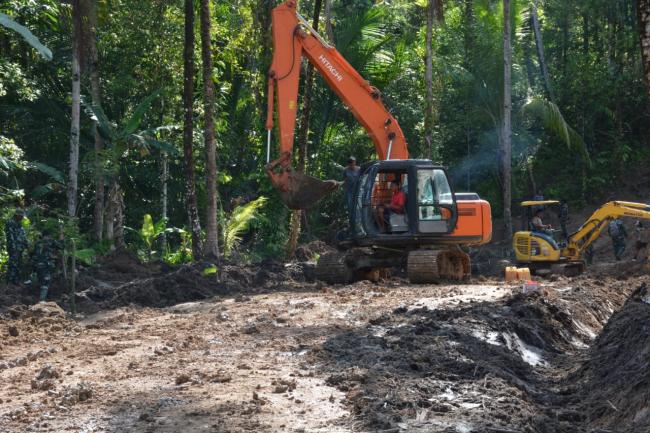 Parit Di Jalan Produksi Terus Digarap