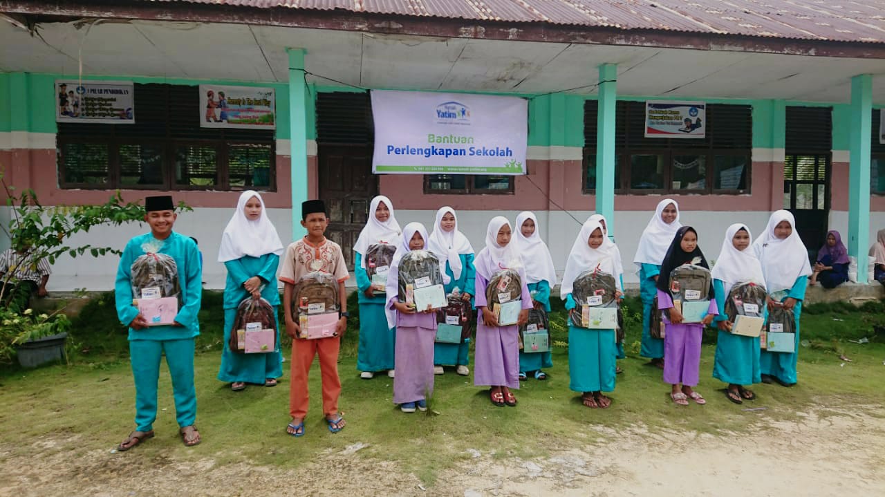 Rumah Yatim Salurkan Bantuan Pendidikan ke Daerah Pelosok di Riau