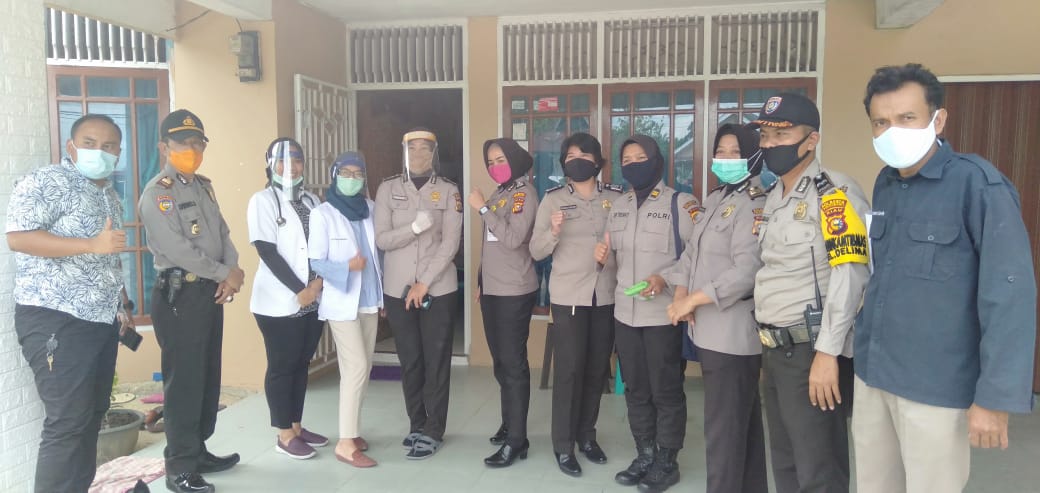 Polresta Pekanbaru Laksanakan Bakti Sosial Anjangsana besuk anggota yang sakit