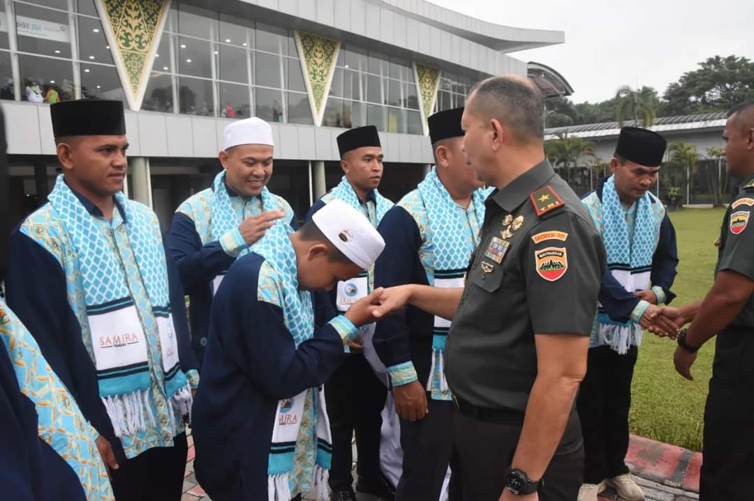 Danrem Wira Bima lepas Keberangkatan Umroh Prajurit Berprestasi