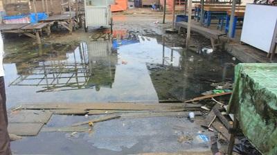 Timbulkan Bau Busuk, Genangan Air Depan Pasar Kabun dikeluhkan Warga