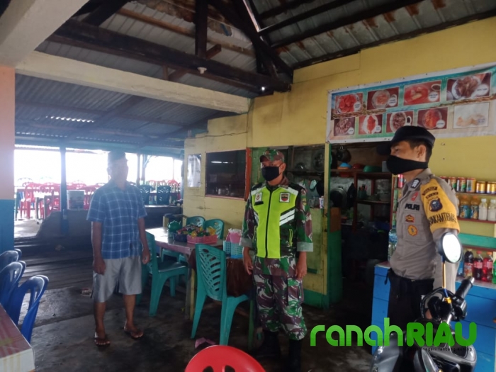 Babinsa Laksanakan Penerapan Kesehatan dan Aturan Ke Warga Kecamatan Bantan